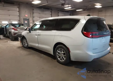 2023 Chrysler Pacifica Touring L z USA, uszkodzony, nr VIN 2C4RC1BG2PR524331